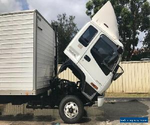 2004 ISUZU TRUCK | IN GREAT CONDITION (GST Included)